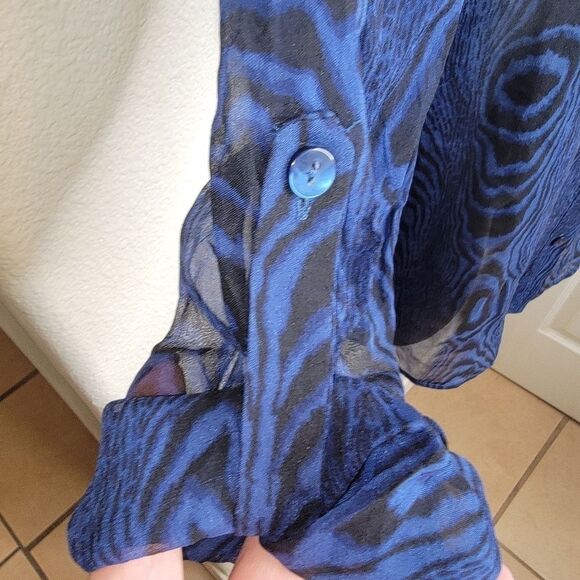 Diane von Furstenberg Dark Blue & Black Woodgrain Print Silk blouse top size 8 - Picture 4 of 10